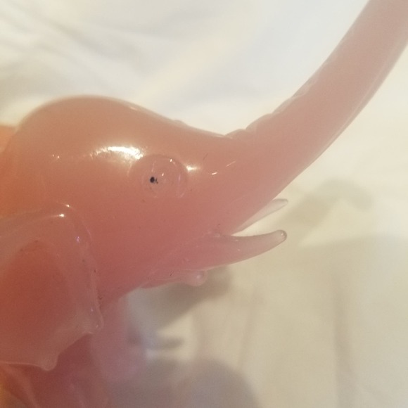 Vintage 80's Pink Marble Glass Mini Elephant - Picture 6 of 10